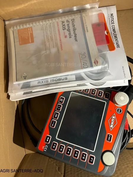 Pulvérisateur et distributeur à engrais KUHN AXIS 40.2