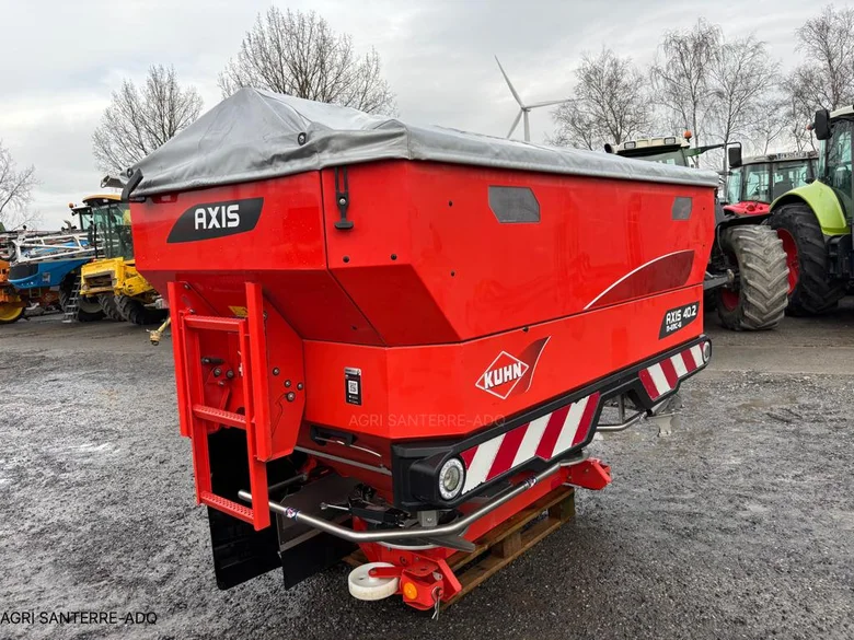 Pulvérisateur et distributeur à engrais KUHN AXIS 40.2