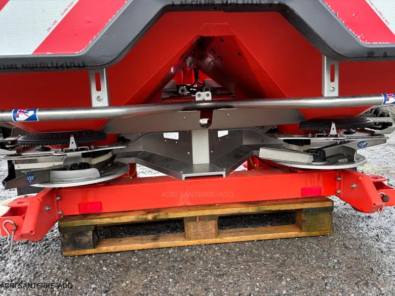 Pulvérisateur et distributeur à engrais KUHN AXIS 40.2