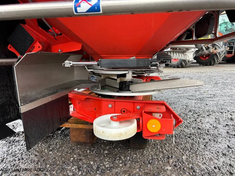 Pulvérisateur et distributeur à engrais KUHN AXIS 40.2