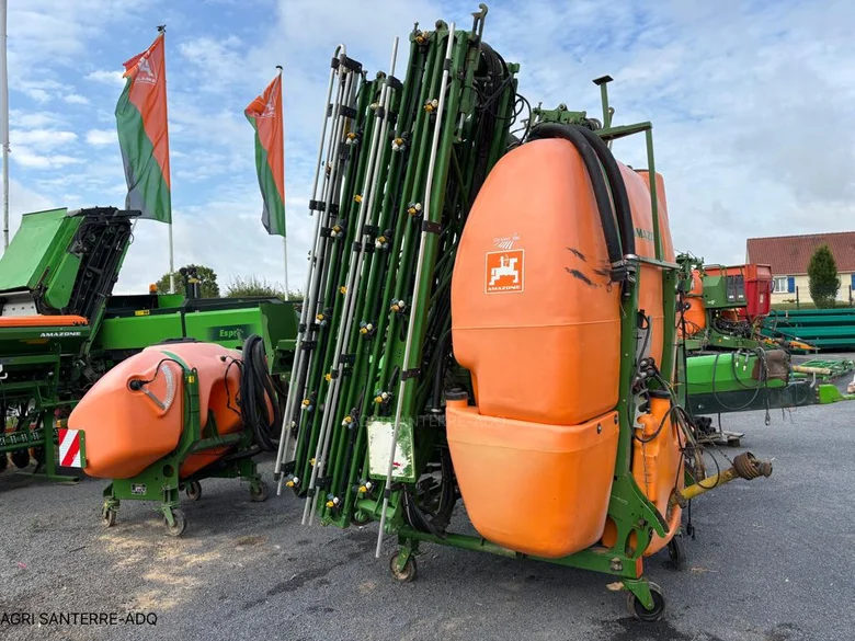 Pulvérisateur et distributeur à engrais AMAZONE UF TWIN 2801