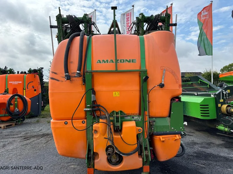 Pulvérisateur et distributeur à engrais AMAZONE UF TWIN 2801