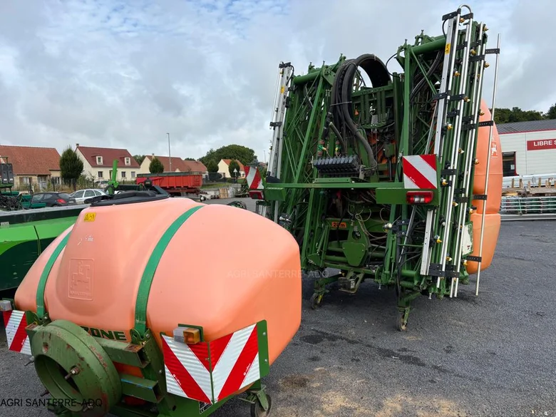 Pulvérisateur et distributeur à engrais AMAZONE UF TWIN 2801