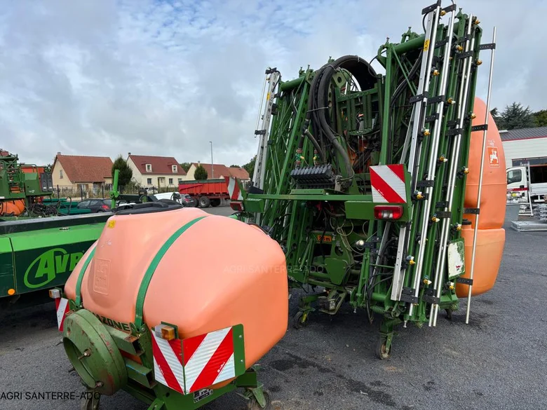Pulvérisateur et distributeur à engrais AMAZONE UF TWIN 2801