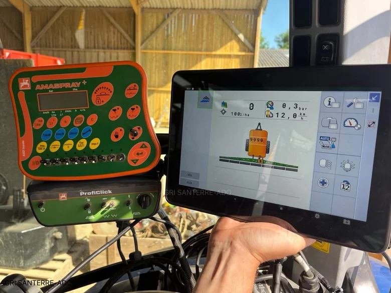 Pulvérisateur et distributeur à engrais AMAZONE UX 3200