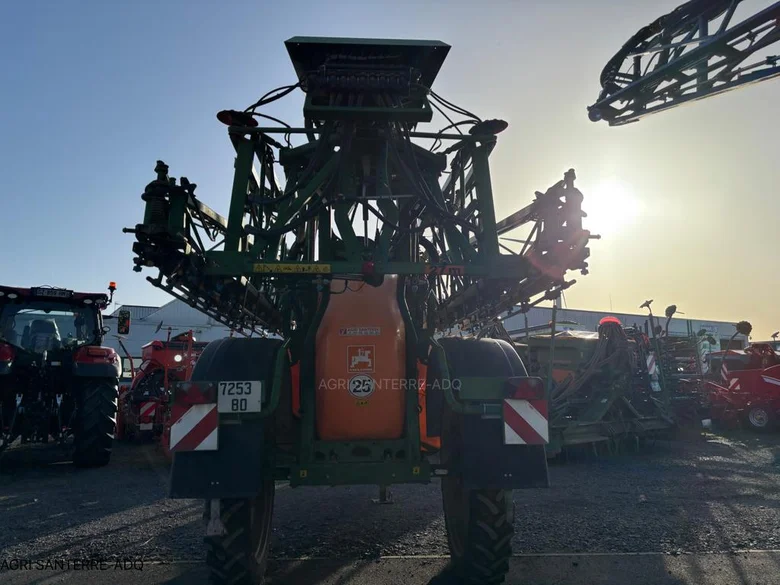 Pulvérisateur et distributeur à engrais AMAZONE UX 3200