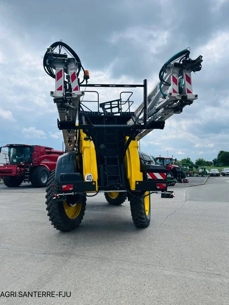 Pulvérisateur et distributeur à engrais ARTEC F40