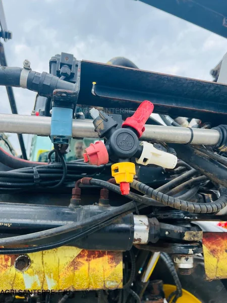 Pulvérisateur et distributeur à engrais ARTEC F40