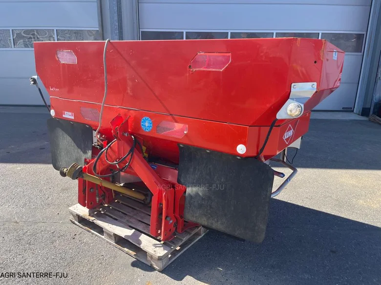 Pulvérisateur et distributeur à engrais KUHN AXIS 401 W