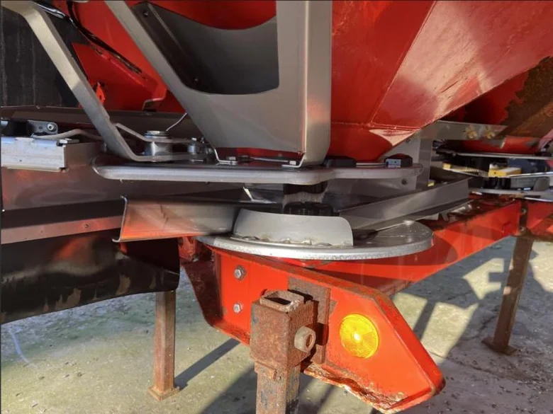 Pulvérisateur et distributeur à engrais KUHN AXIS 401 W
