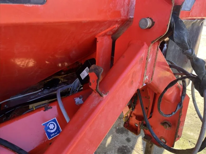 Pulvérisateur et distributeur à engrais KUHN AXIS 401 W