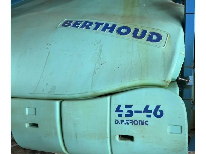 Pulvérisateur et distributeur à engrais BERTHOUD TENOR