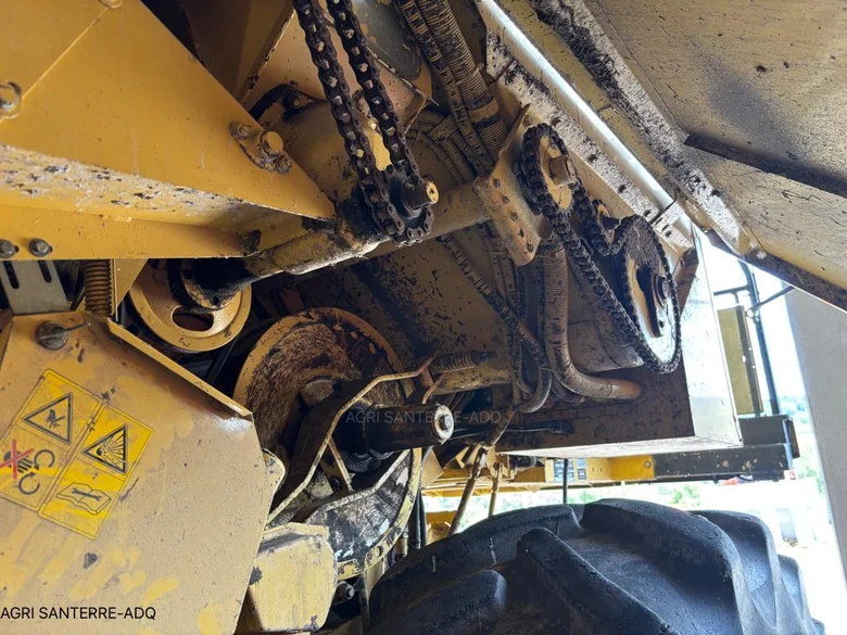 Moissonneuse batteuse NEW-HOLLAND TX 64
