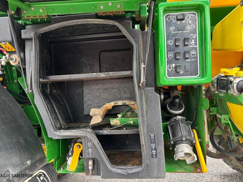 Pulvérisateur et distributeur à engrais JOHN-DEERE R4040