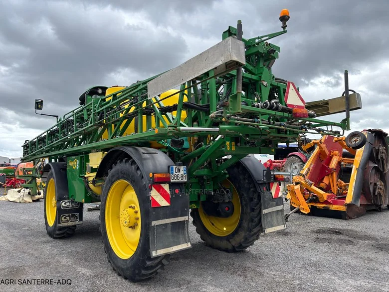 Pulvérisateur et distributeur à engrais JOHN-DEERE R4040
