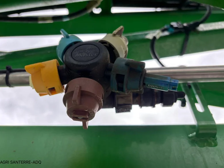 Pulvérisateur et distributeur à engrais JOHN-DEERE R4040