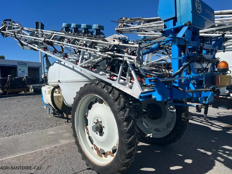 Pulvérisateur et distributeur à engrais EVRARD METEOR