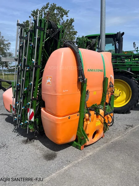 Pulvérisateur et distributeur à engrais AMAZONE UF TWIN 2801