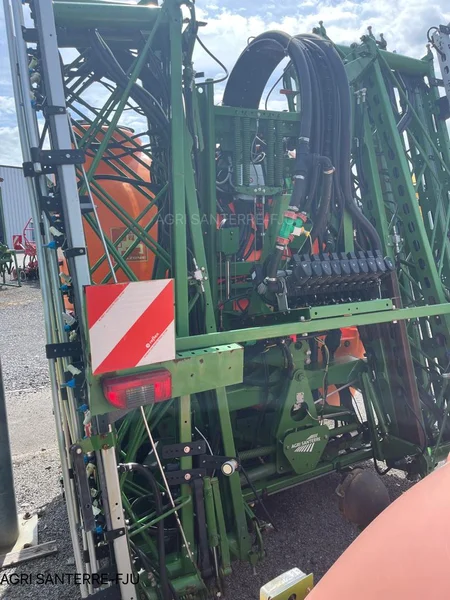 Pulvérisateur et distributeur à engrais AMAZONE UF TWIN 2801