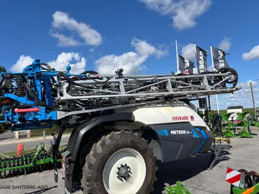 Pulvérisateur et distributeur à engrais EVRARD METEOR