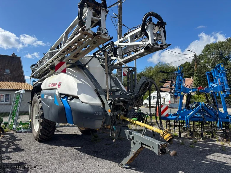 Pulvérisateur et distributeur à engrais EVRARD METEOR