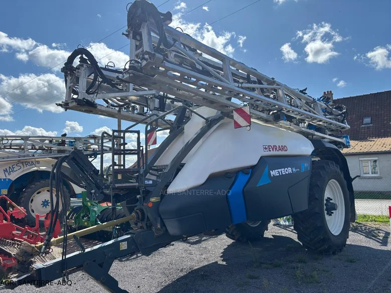 Pulvérisateur et distributeur à engrais EVRARD METEOR