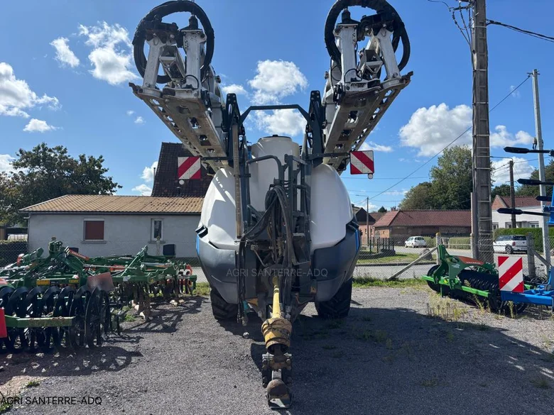 Pulvérisateur et distributeur à engrais EVRARD METEOR
