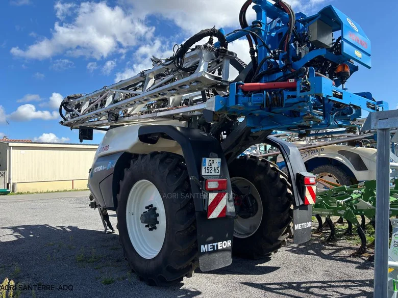 Pulvérisateur et distributeur à engrais EVRARD METEOR