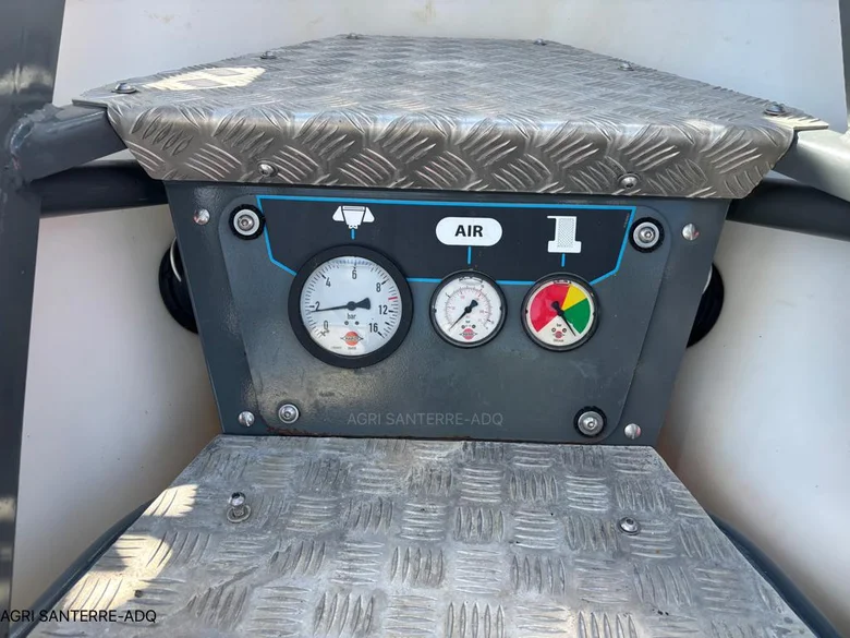 Pulvérisateur et distributeur à engrais EVRARD METEOR