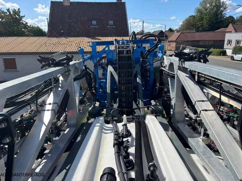 Pulvérisateur et distributeur à engrais EVRARD METEOR