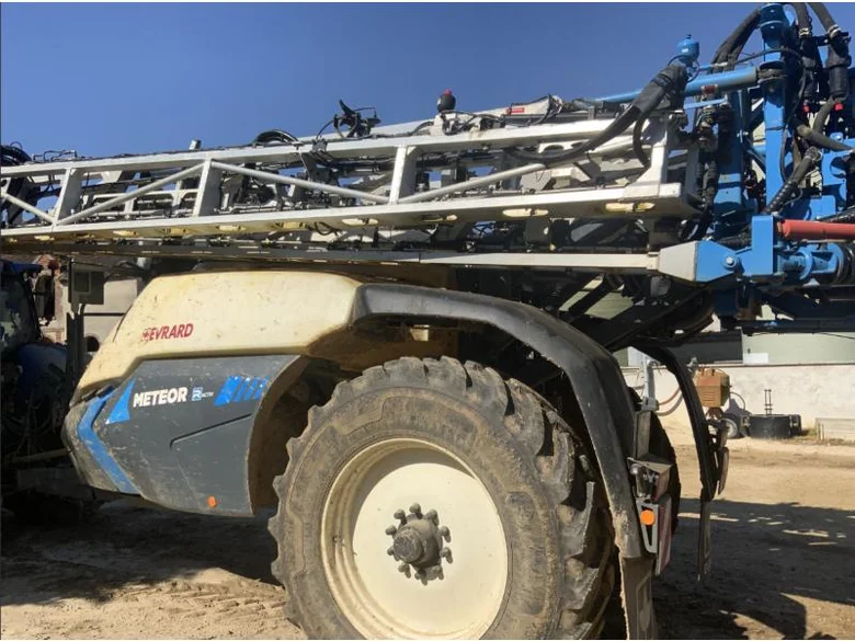 Pulvérisateur et distributeur à engrais EVRARD METEOR