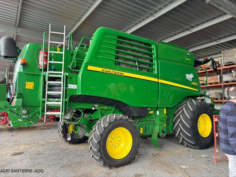 Moissonneuse batteuse JOHN-DEERE T660