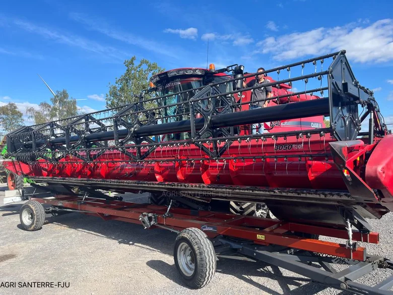 Moissonneuse batteuse CASE IH AXIAL-FLOW 8240