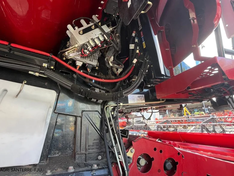 Moissonneuse batteuse CASE IH AXIAL-FLOW 8240