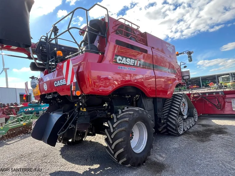 Moissonneuse batteuse CASE IH AXIAL-FLOW 8240