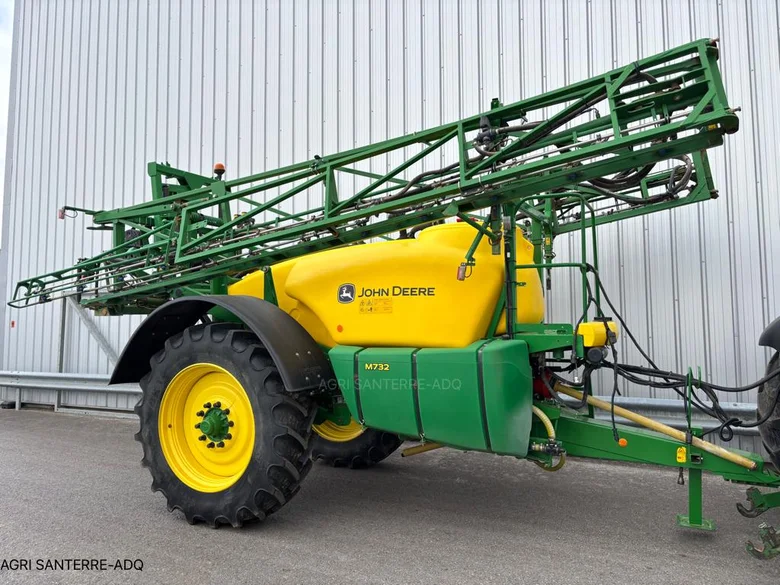 Pulvérisateur et distributeur à engrais JOHN-DEERE 732