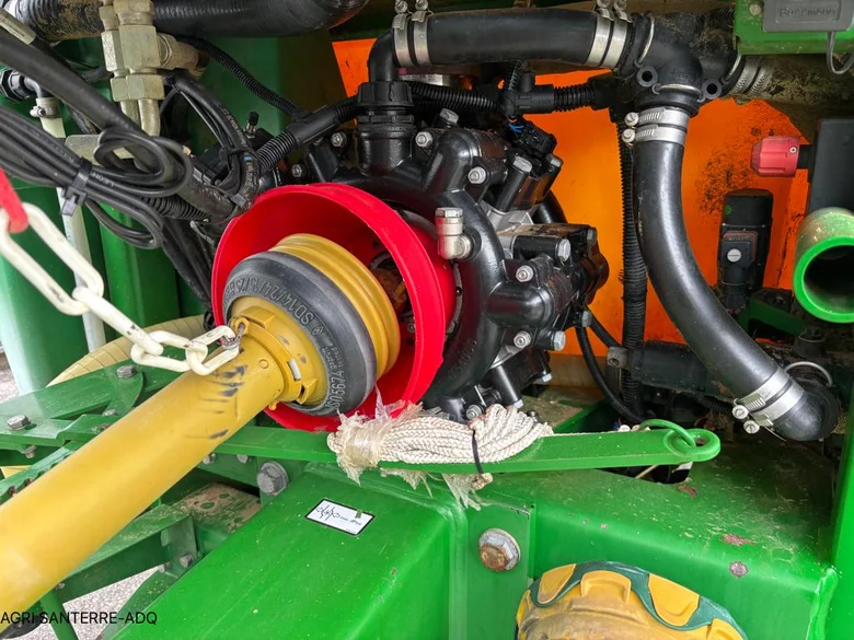 Pulvérisateur et distributeur à engrais JOHN-DEERE 732