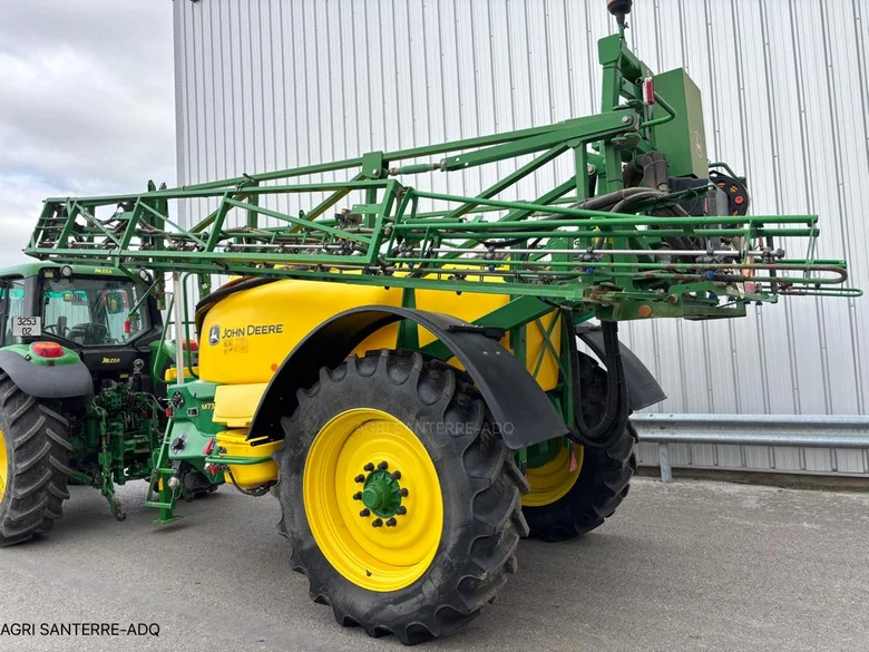 Pulvérisateur et distributeur à engrais JOHN-DEERE 732