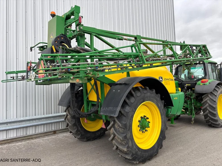 Pulvérisateur et distributeur à engrais JOHN-DEERE 732