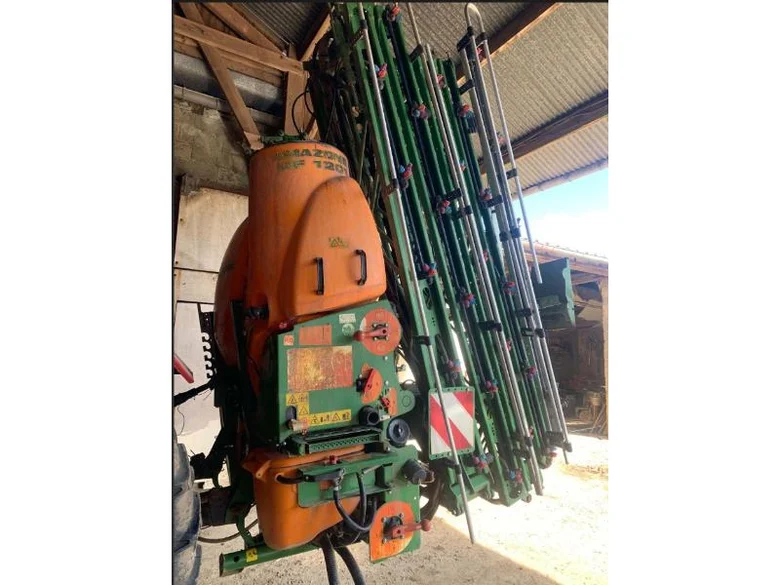 Pulvérisateur et distributeur à engrais AMAZONE UF 1201
