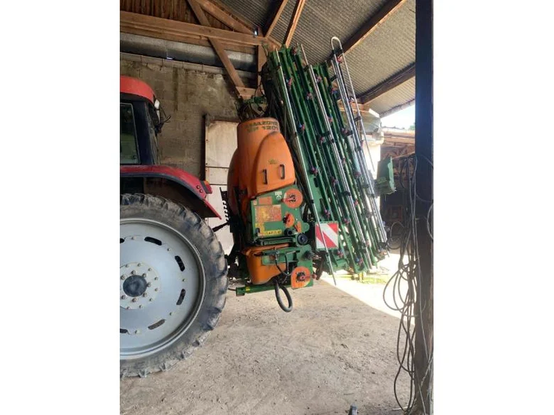 Pulvérisateur et distributeur à engrais AMAZONE UF 1201