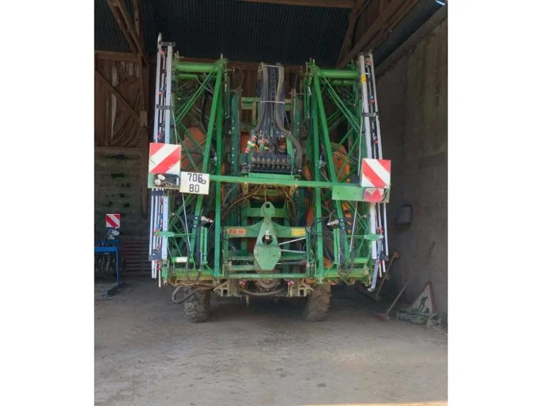 Pulvérisateur et distributeur à engrais AMAZONE UF 1201