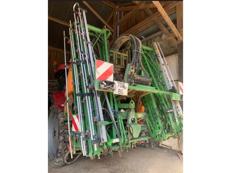 Pulvérisateur et distributeur à engrais AMAZONE UF 1201
