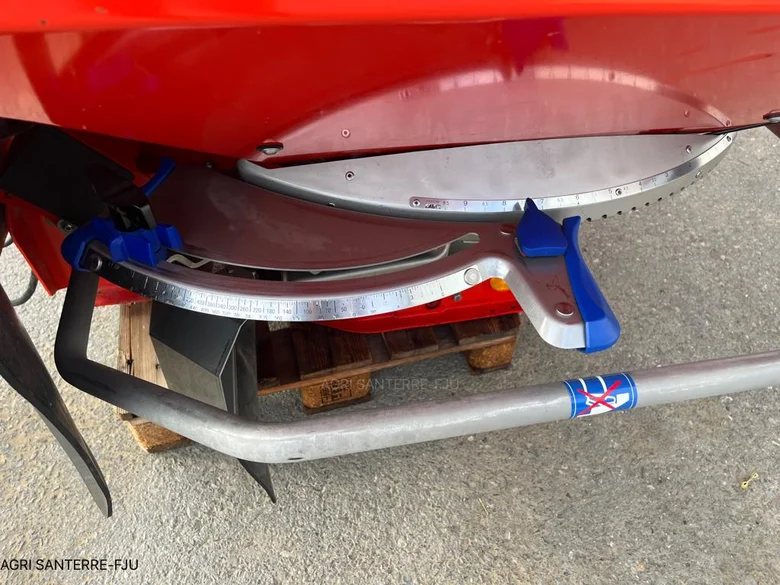 Pulvérisateur et distributeur à engrais KUHN AXIS 401