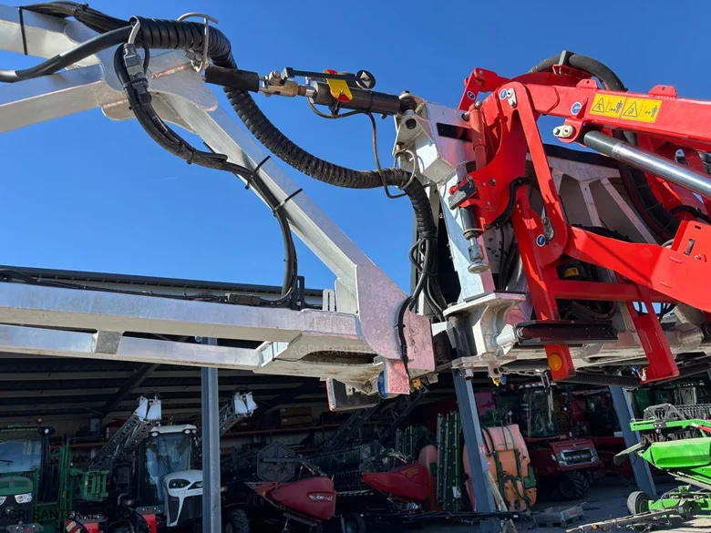 Pulvérisateur et distributeur à engrais KUHN METRIS