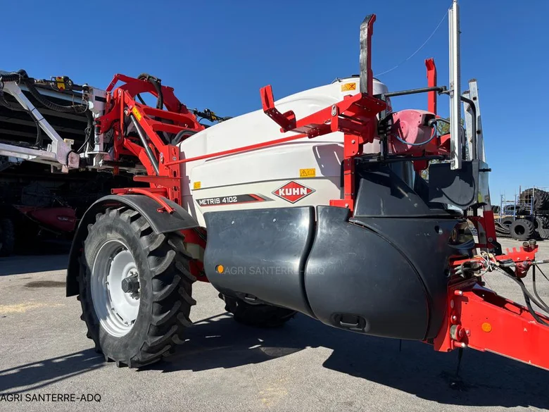 Pulvérisateur et distributeur à engrais KUHN METRIS