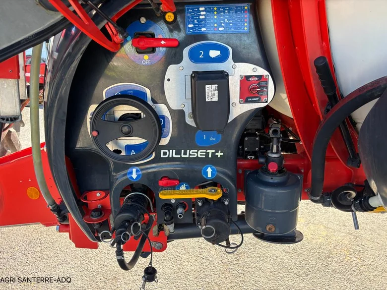 Pulvérisateur et distributeur à engrais KUHN METRIS