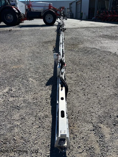 Pulvérisateur et distributeur à engrais KUHN METRIS