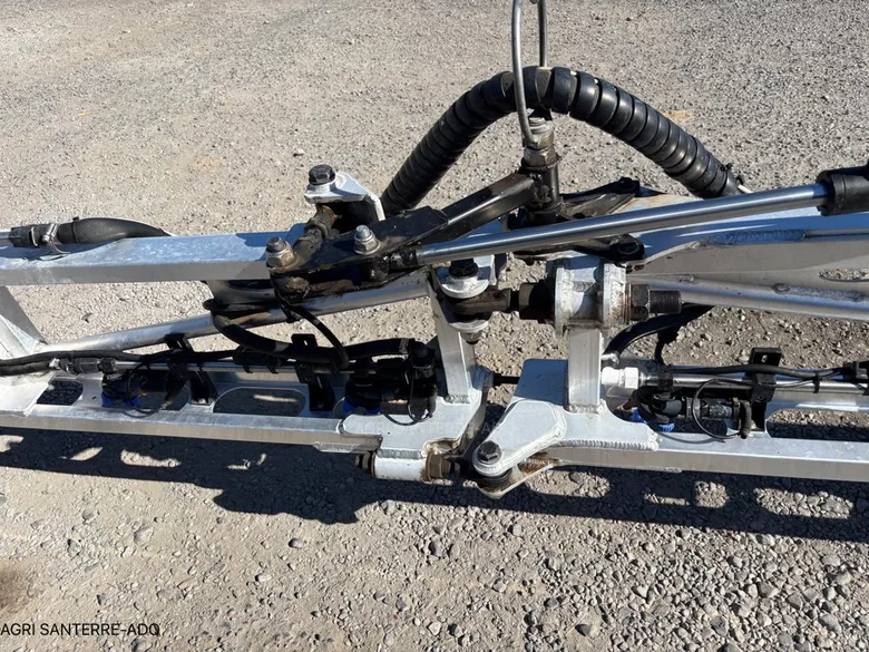 Pulvérisateur et distributeur à engrais KUHN METRIS