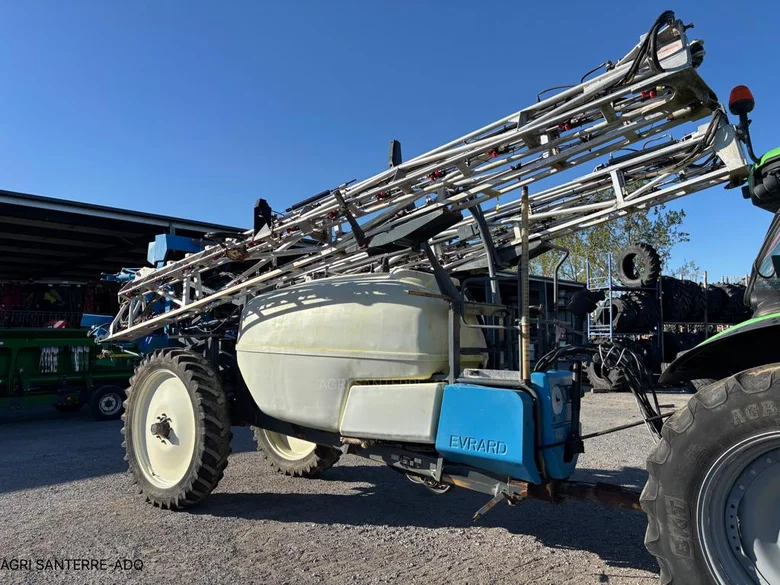 Pulvérisateur et distributeur à engrais EVRARD METEOR